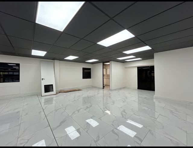 149M² OFFICE TO LET IN SUNNYROCK